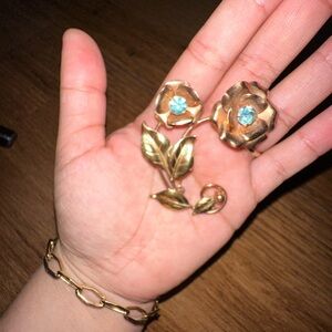 Vintage Barelay 1940s 12kT flower brooch